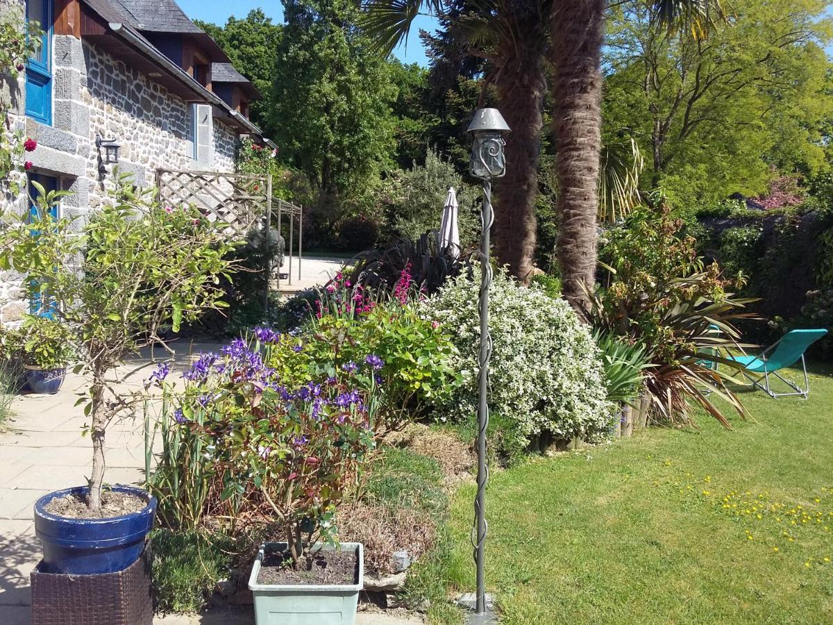 Saint-Pierre-de-Plesguen Les Petites Chapelles Bed & Breakfast エクステリア 写真